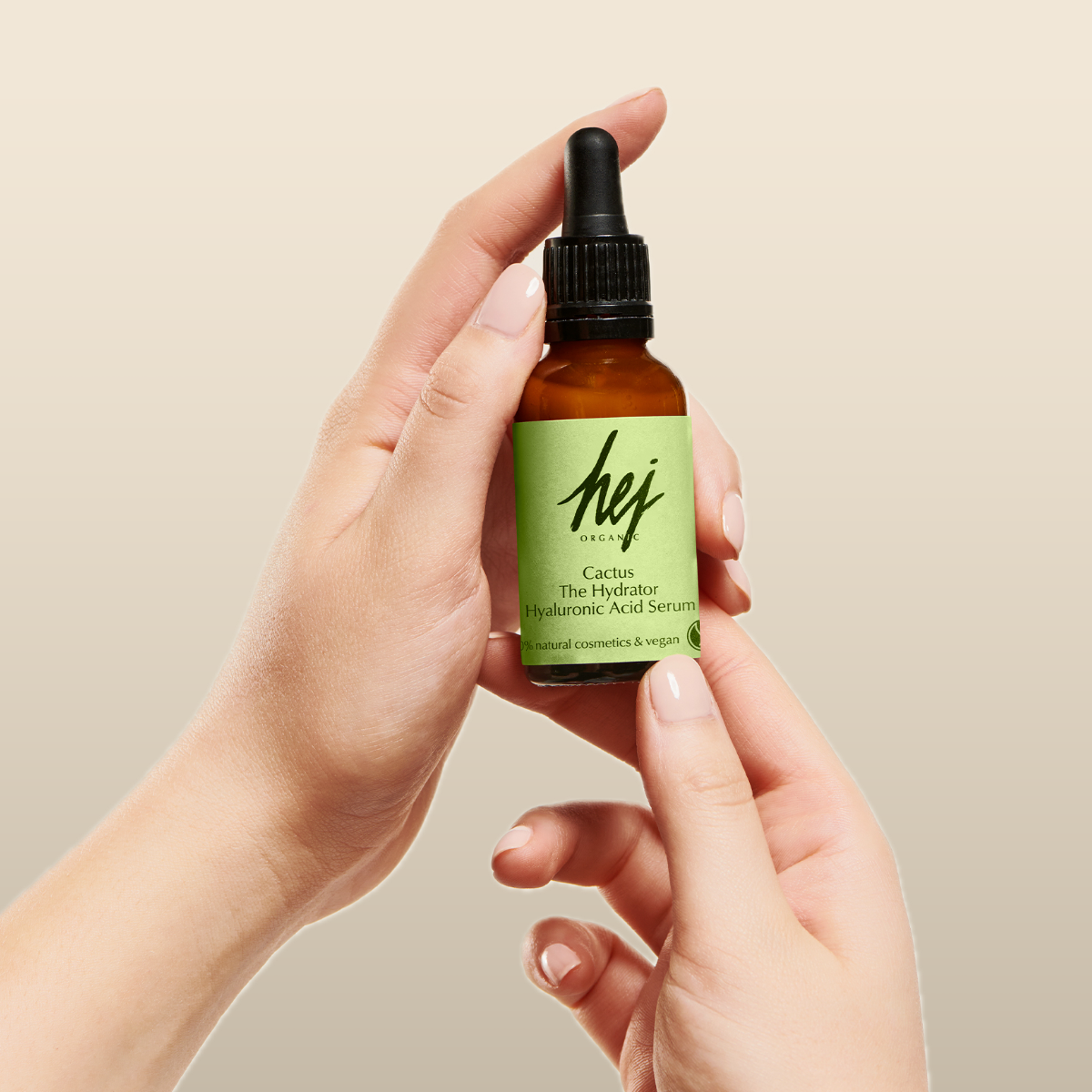 Hyaluron Serum, Produkt in Händen, Hydrator Hyaluronic Acid Serum