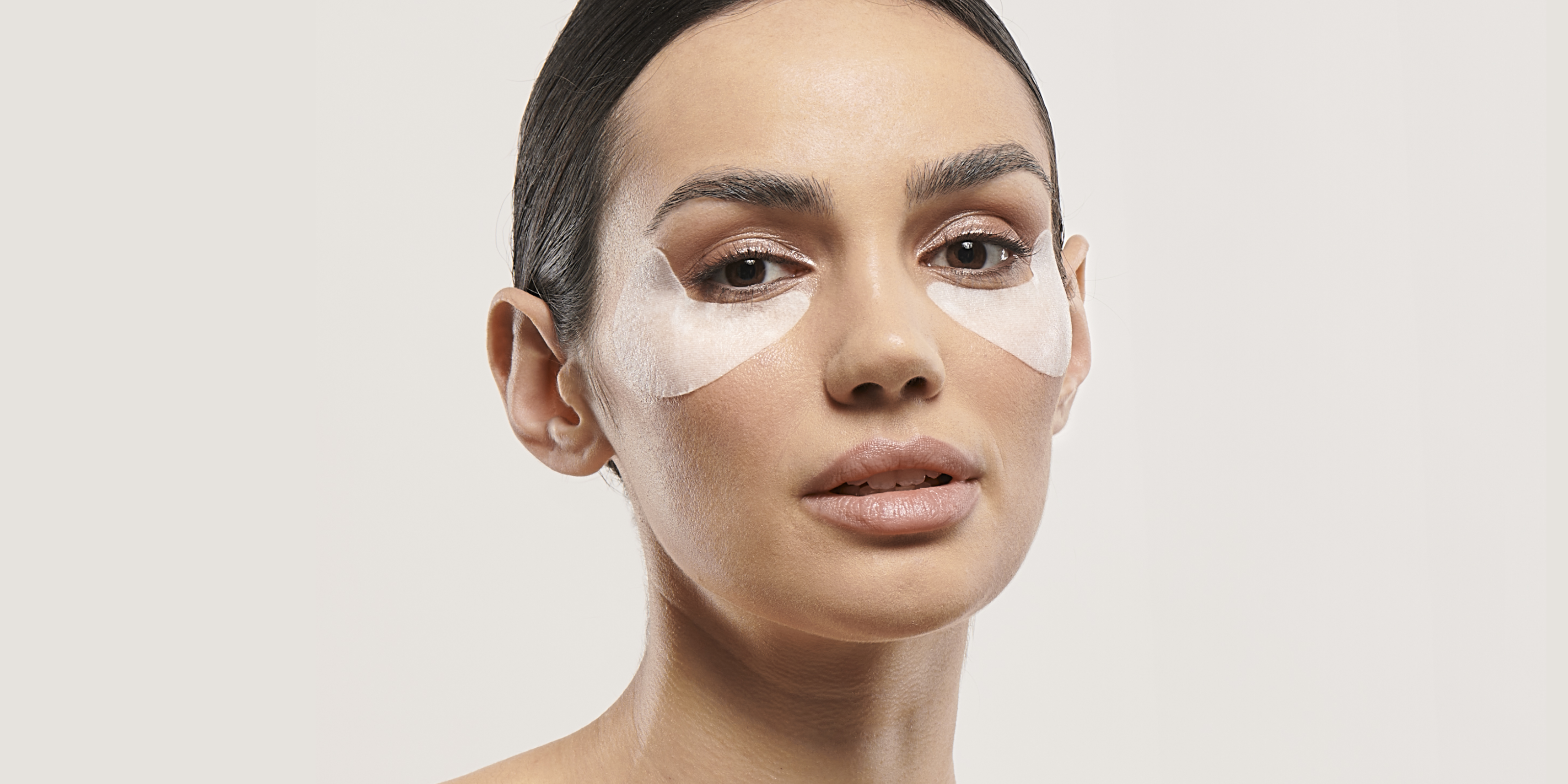 Gesichtsmasken, Model mit Augenpads, HEJ ORGANIC